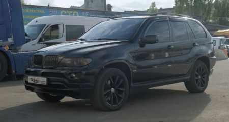 Колісні проставки 20 і 30 мм на BMW X5 — поетапний монтаж та результат